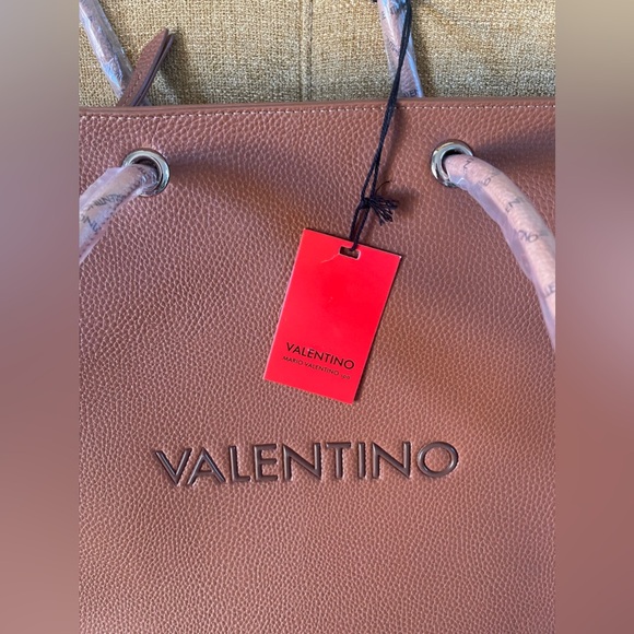 VALENTINO
Girls Jelly Tote Bag in Brown brand new with dust bag - Picture 8 of 10